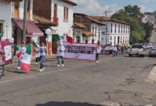 Marcha en el Centro Histórico de Pátzcuaro