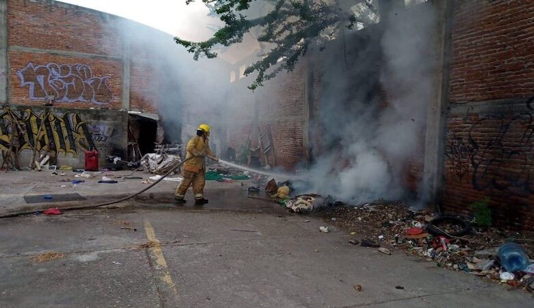 Incendio en bodega abandonada