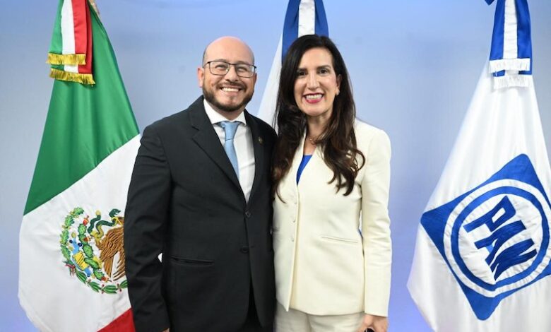 José Manuel Hinojosa y Kenia López Ramadán