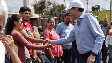 Alfonso Martínez saluda a ciudadanos