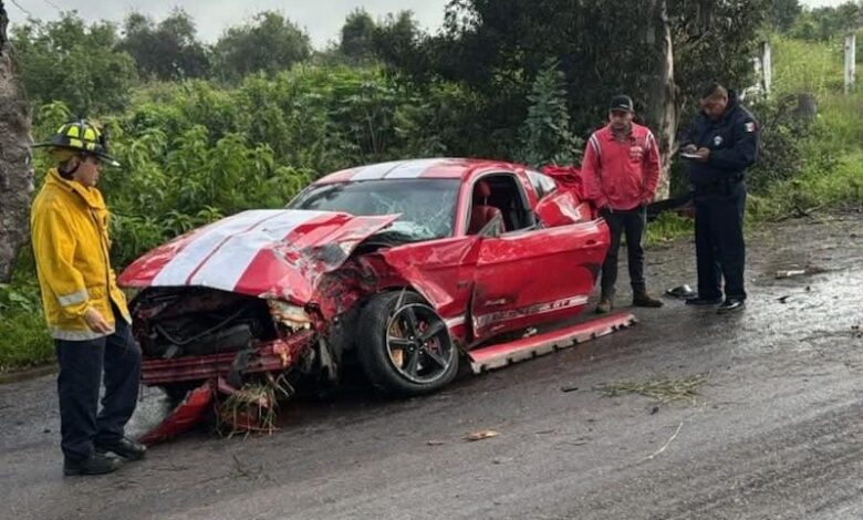 Ford Mustang rojo chocado