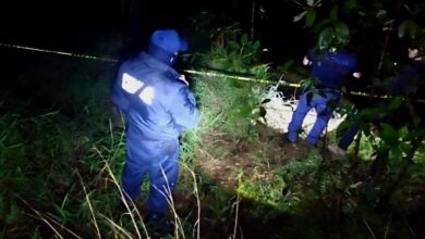 Policías en zona acordonada