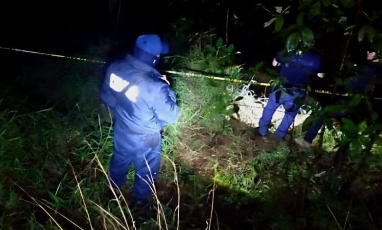 Policías en zona acordonada