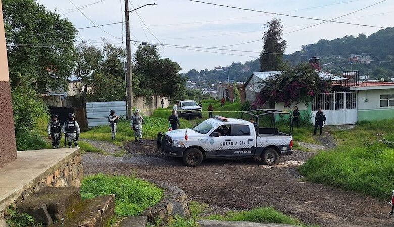 Patrulla de la Guardia Civil en zona acordonada