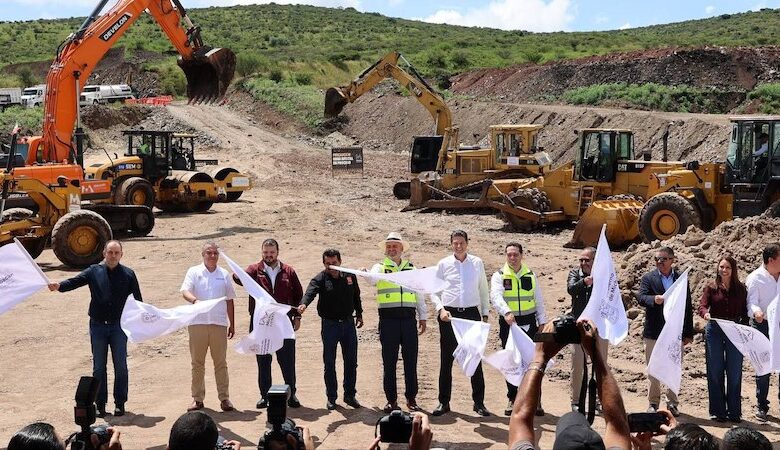 Alfonso Martínez en arranque de obra pública