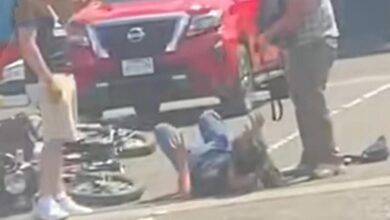 Sujeto armado amenaza a motociclista