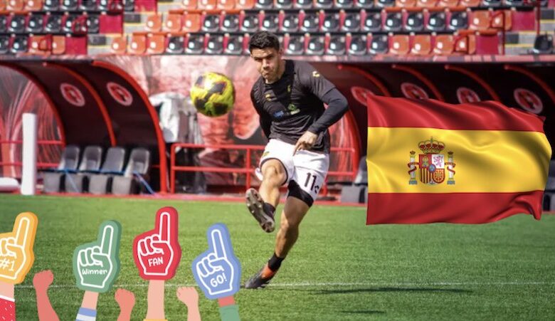 Futbolista pateando el balón