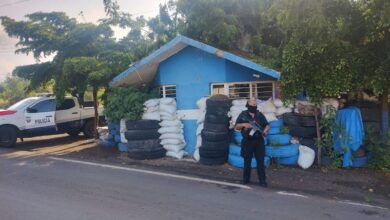 Caseta de policía baleada