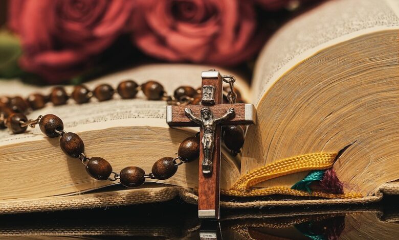 Biblia y Rosario