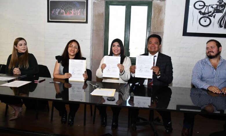 César Erwin Sánchez en firma de convenio