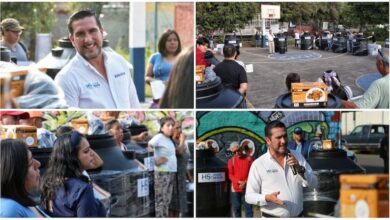 Hugo Servín entrega paquetes de calentador solar