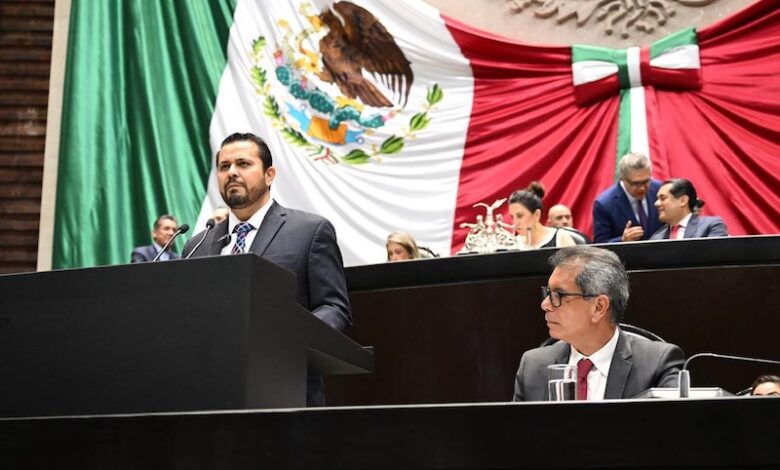 Armando Tejeda en tribuna de la Cámara de Diputados