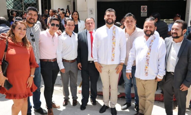 Octavio Ocampo con juzgadores del Bienestar