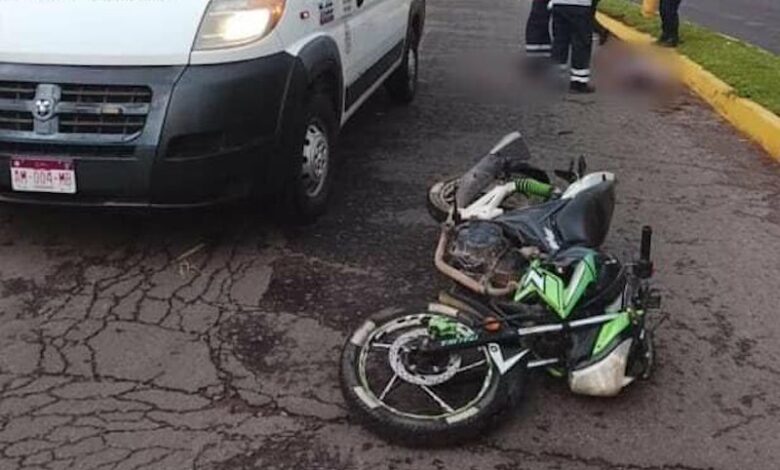 Ambulancia y motocicleta accidentada