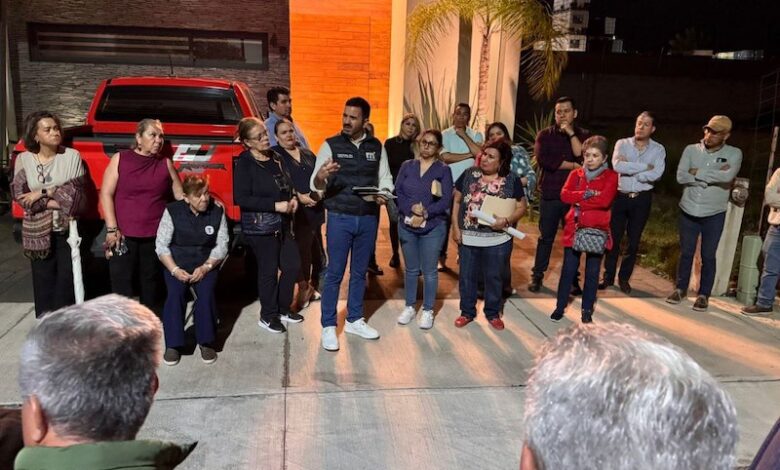 Yankel Benítez en reunión con colonos