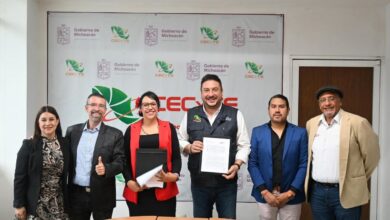 Juan Carlos Velasco firma convenio