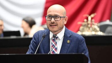José Manuel Hinojosa Pérez en tribuna de la Cámara de Diputados