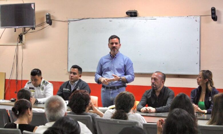 Yankel Benítez en reunión
