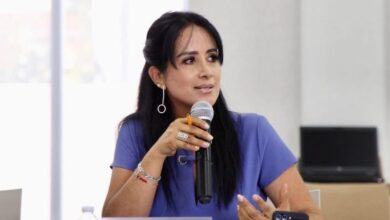 Lucila Martínez en sesión del Cabildo de Morelia