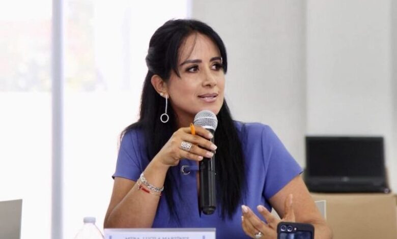 Lucila Martínez en sesión del Cabildo de Morelia
