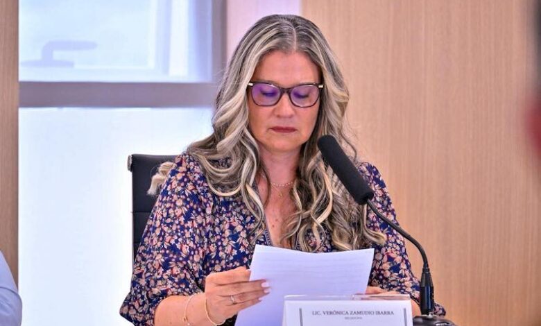 Verónica Zamudio en sesión de Cabildo de Morelia