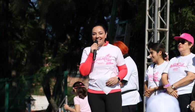 Adriana Hernández en discurso
