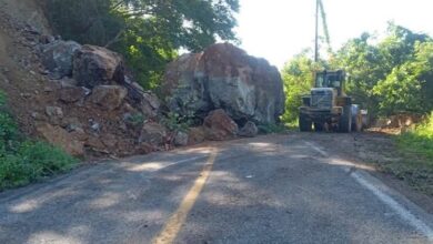 Derrumbe en carretera