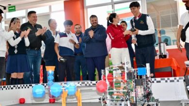 Juan Carlos Velasco en evento de robótica