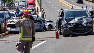Fuerte choque entre dos vehículos