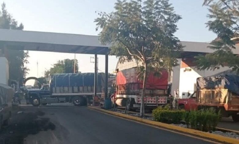 Uruapan, aguacateros, bloqueos