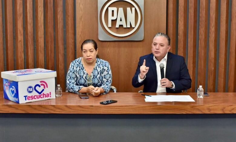 Ángeles Toro y Carlos Quintana en rueda de prensa