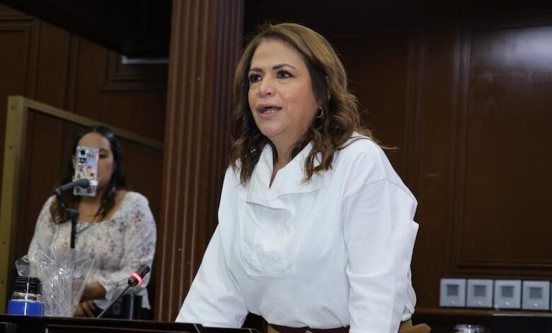 Fabiola Alanís en el Congreso de Michoacán