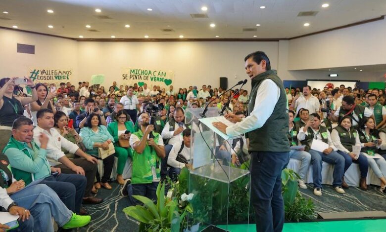 Ernesto Núñez en evento del PVEM