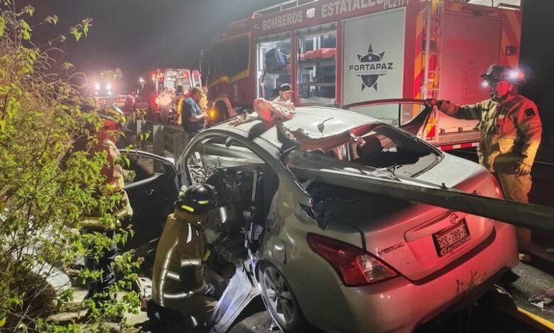 Auto destrozado en choque