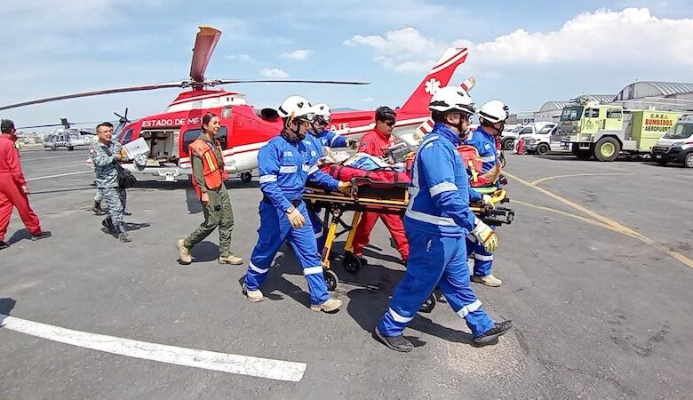 Paramédicos en helipuerto