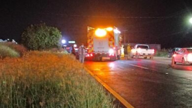 Camión de bomberos en la carretera