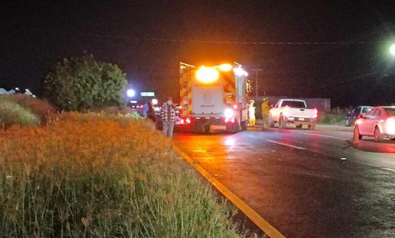 Camión de bomberos en la carretera