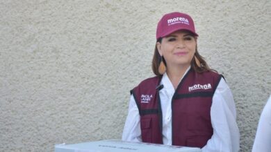 Fabiola Alanís con indumentaria del Morena