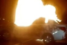 Normalistas incendian auto