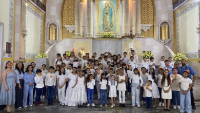 Coro infantil con la Virgen de Guadalupe