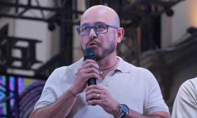 José Manuel Hinojosa en discurso al aire libre