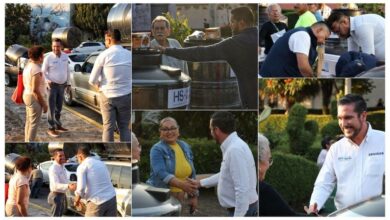 Hugo Servín entrega paquetes de calentador solar