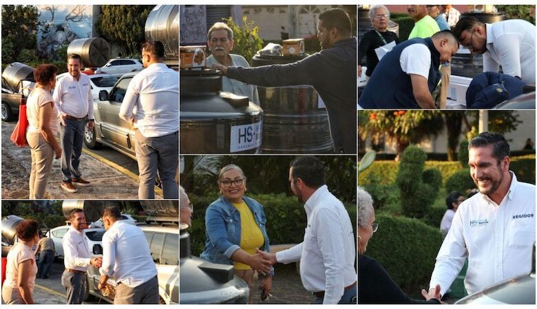 Hugo Servín entrega paquetes de calentador solar