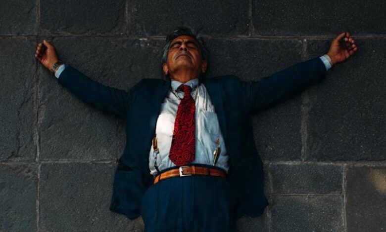 Hombre tirado en el piso