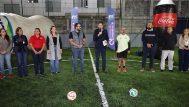 Alfonso Martínez reinaugura cancha de fútbol rápido