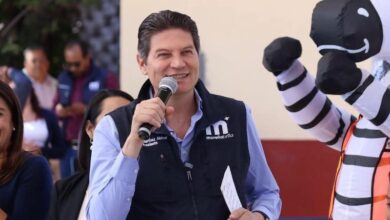 Alfonso Martínez en evento escolar