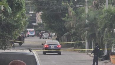 Auto baleado en zona acordonada