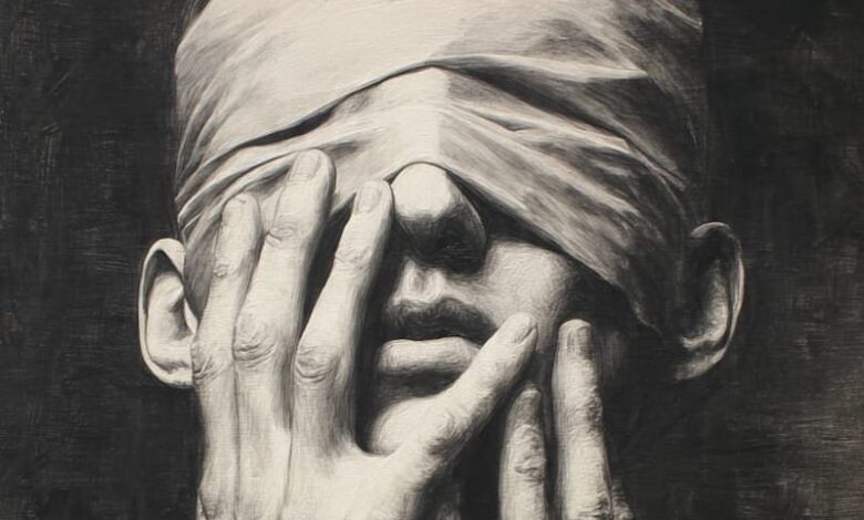 Hombre con los ojos vendados