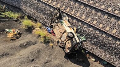 Muere taxista en las vías del tren