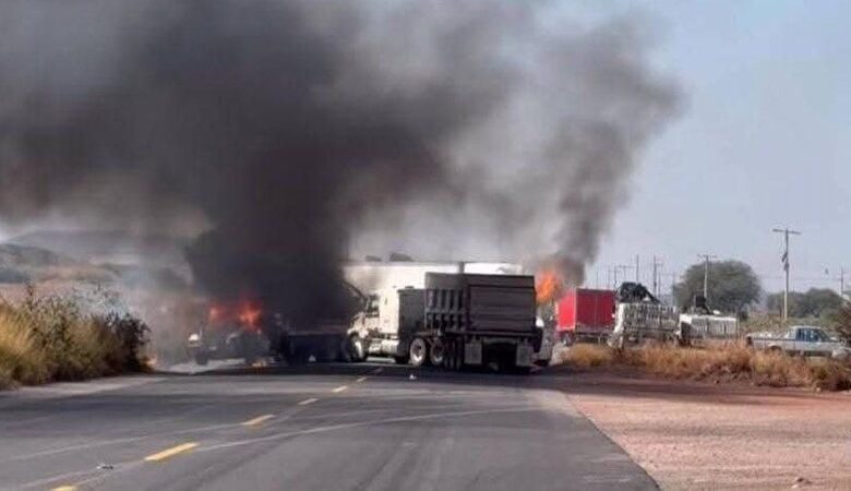 Bloqueo carretero y quemas de vehículos